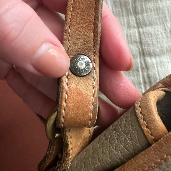 Vintage DOONEY & BOURKE Over & Under Taupe / English Tan Crossbody Bag - Picture 5 of 10